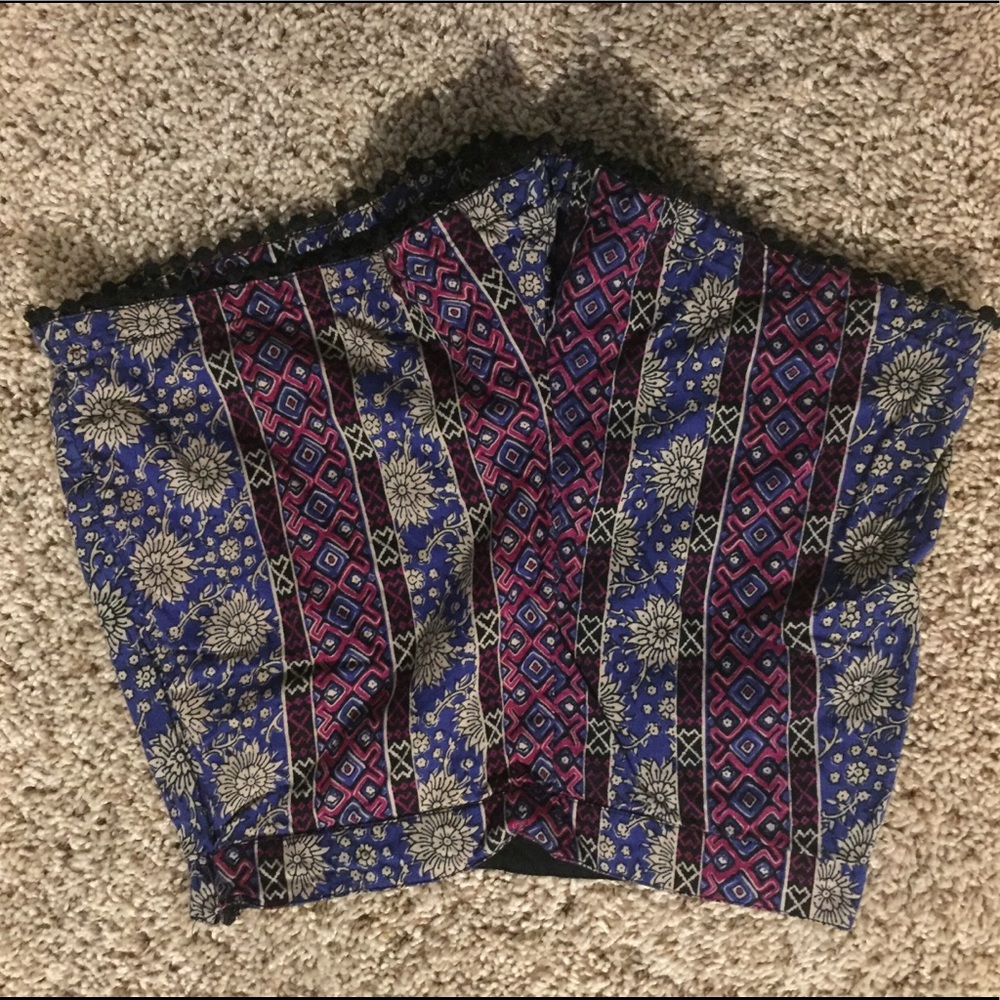 patterned hollister shorts (size 1)